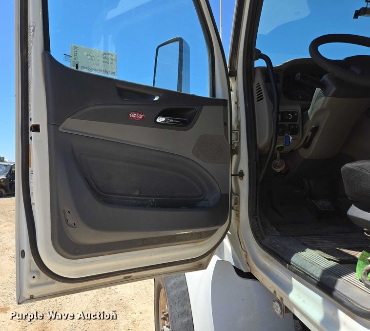 image for item ED2106 2016 Peterbilt 567 dump truck