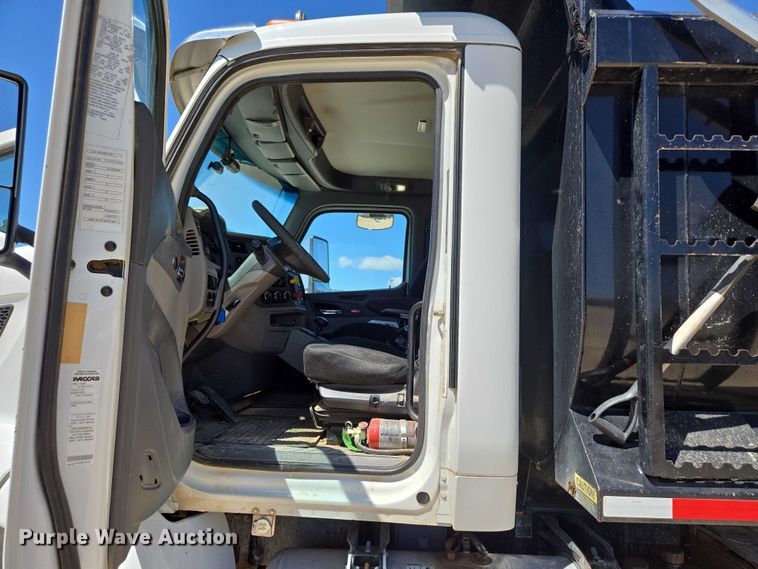 image for item ED2106 2016 Peterbilt 567 dump truck
