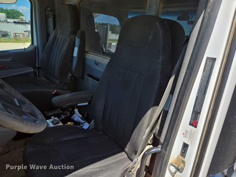 image for item ED2106 2016 Peterbilt 567 dump truck