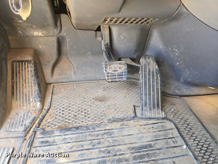 image for item ED2106 2016 Peterbilt 567 dump truck