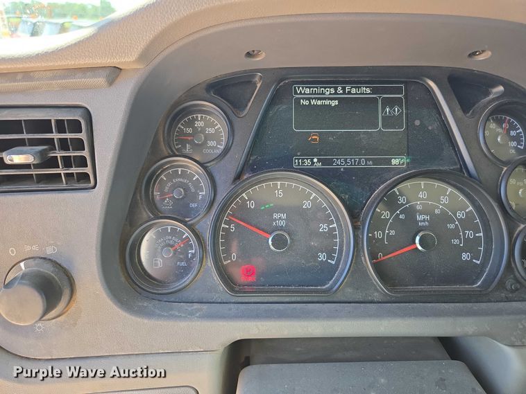 image for item ED2106 2016 Peterbilt 567 dump truck