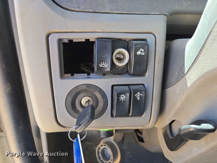 image for item ED2106 2016 Peterbilt 567 dump truck