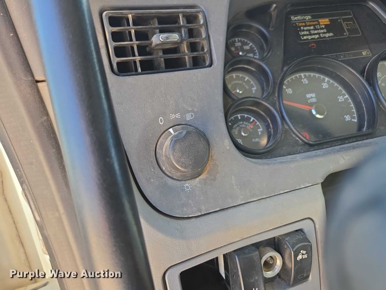 image for item ED2106 2016 Peterbilt 567 dump truck