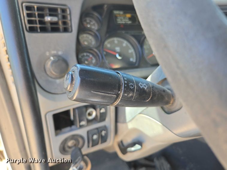 image for item ED2106 2016 Peterbilt 567 dump truck