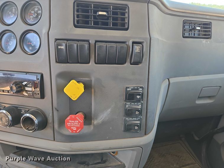 image for item ED2106 2016 Peterbilt 567 dump truck