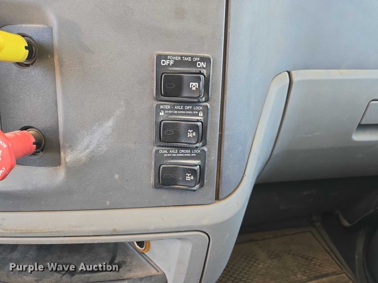 image for item ED2106 2016 Peterbilt 567 dump truck