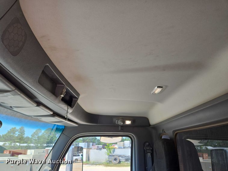 image for item ED2106 2016 Peterbilt 567 dump truck