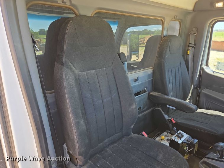 image for item ED2106 2016 Peterbilt 567 dump truck