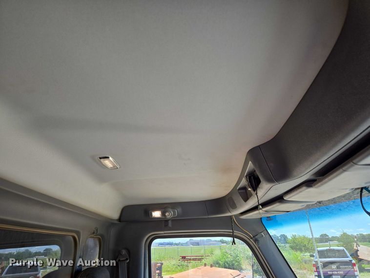 image for item ED2106 2016 Peterbilt 567 dump truck