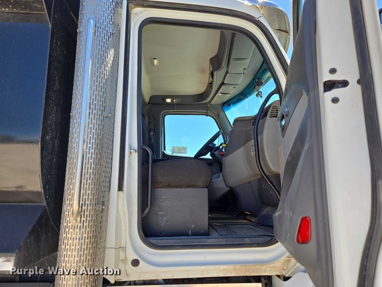 image for item ED2106 2016 Peterbilt 567 dump truck