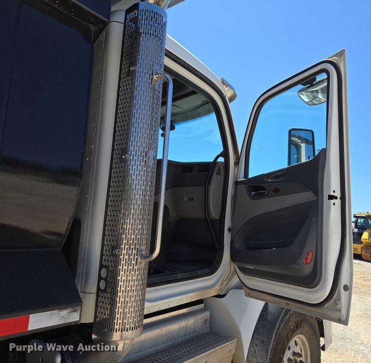 image for item ED2106 2016 Peterbilt 567 dump truck