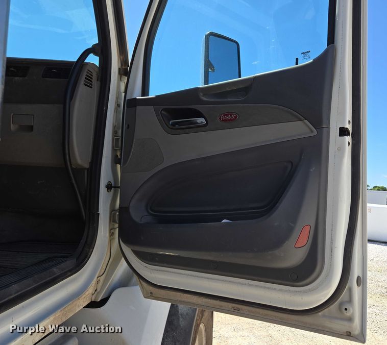 image for item ED2106 2016 Peterbilt 567 dump truck