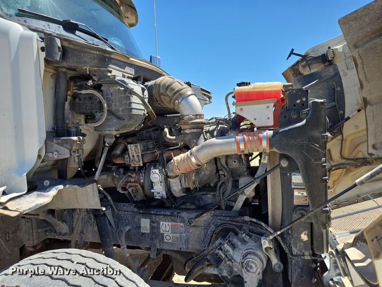 image for item ED2106 2016 Peterbilt 567 dump truck