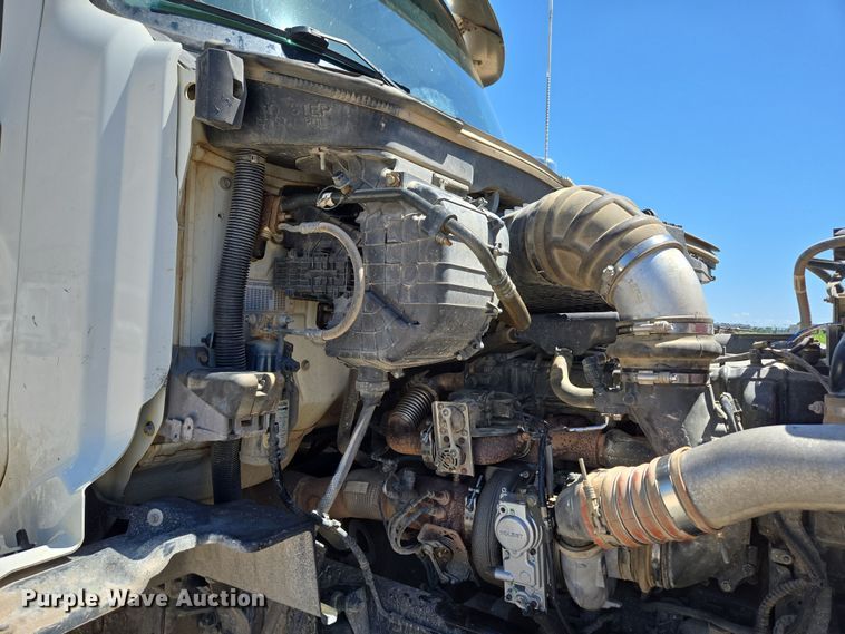 image for item ED2106 2016 Peterbilt 567 dump truck