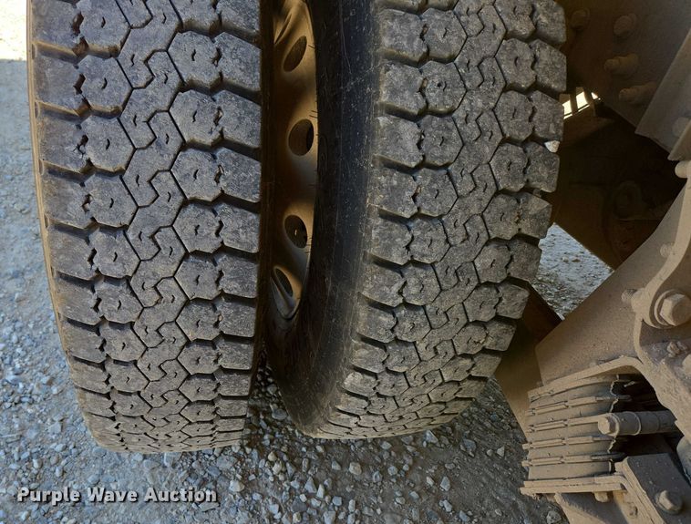 image for item ED2106 2016 Peterbilt 567 dump truck