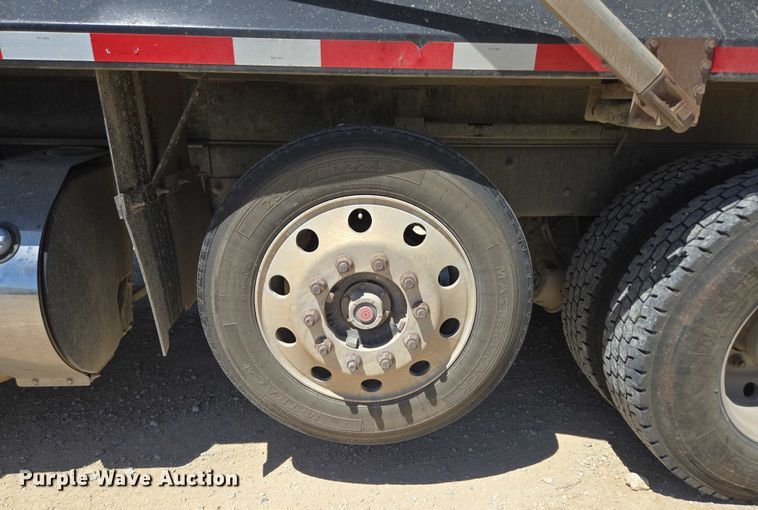 image for item ED2106 2016 Peterbilt 567 dump truck