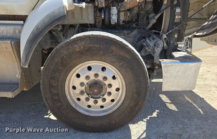 image for item ED2106 2016 Peterbilt 567 dump truck