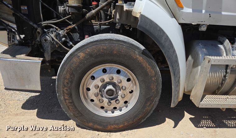 image for item ED2106 2016 Peterbilt 567 dump truck