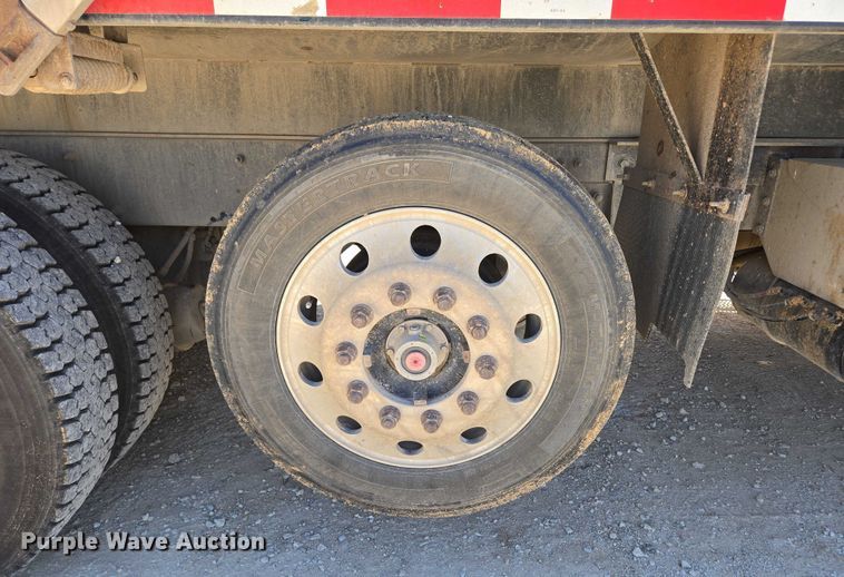 image for item ED2106 2016 Peterbilt 567 dump truck