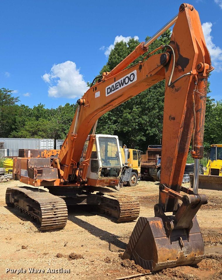 image for item ED2130 1998 Daewoo DH320 excavator