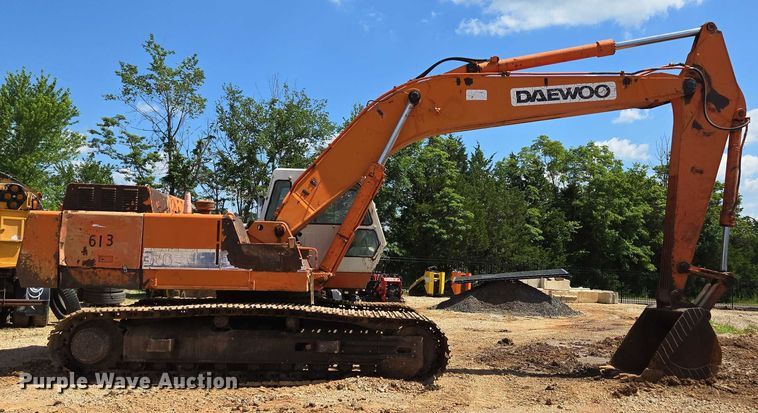 image for item ED2130 1998 Daewoo DH320 excavator