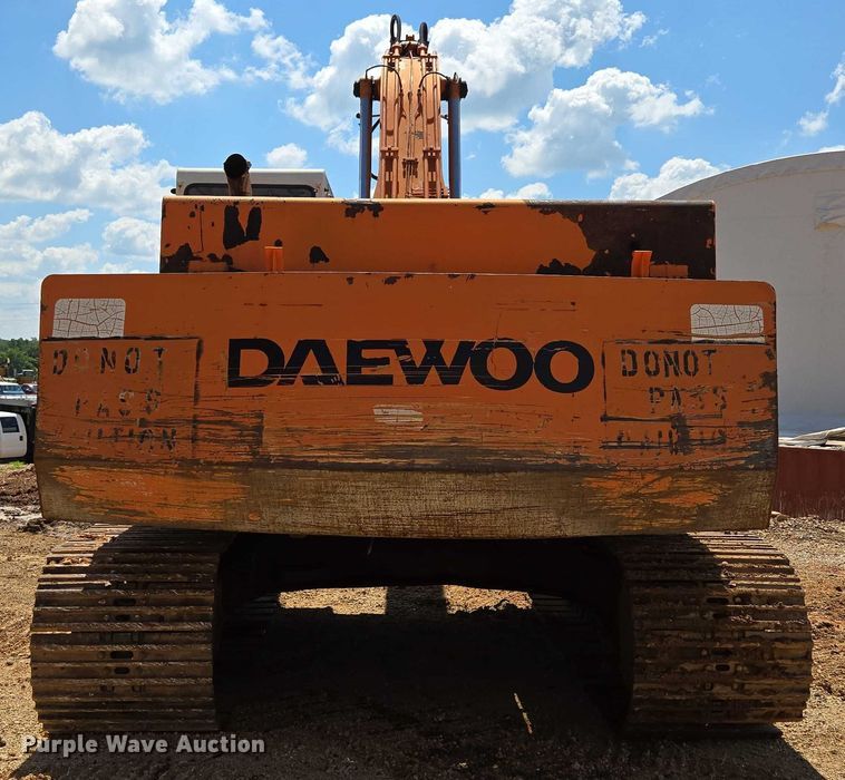 image for item ED2130 1998 Daewoo DH320 excavator
