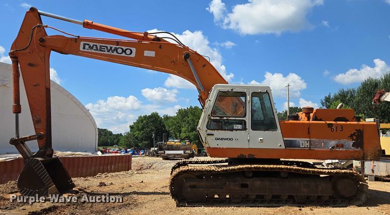 image for item ED2130 1998 Daewoo DH320 excavator