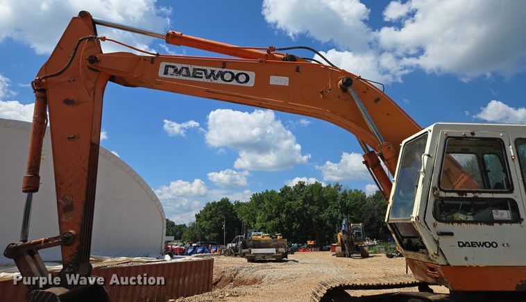 image for item ED2130 1998 Daewoo DH320 excavator