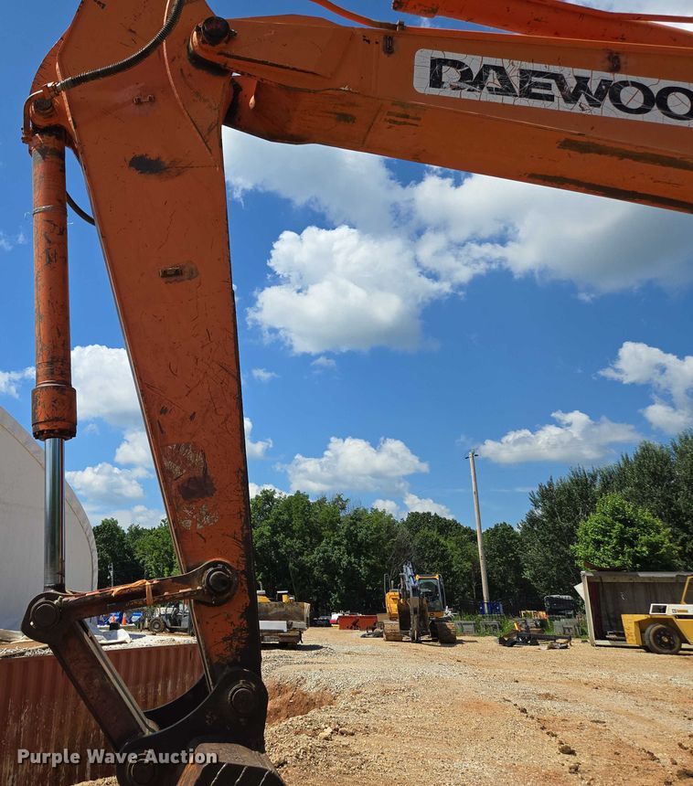 image for item ED2130 1998 Daewoo DH320 excavator