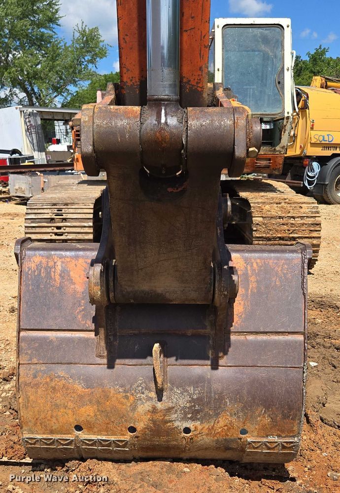 image for item ED2130 1998 Daewoo DH320 excavator