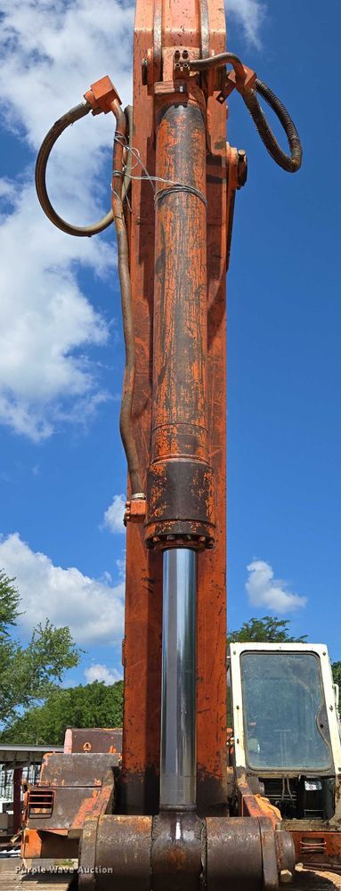 image for item ED2130 1998 Daewoo DH320 excavator