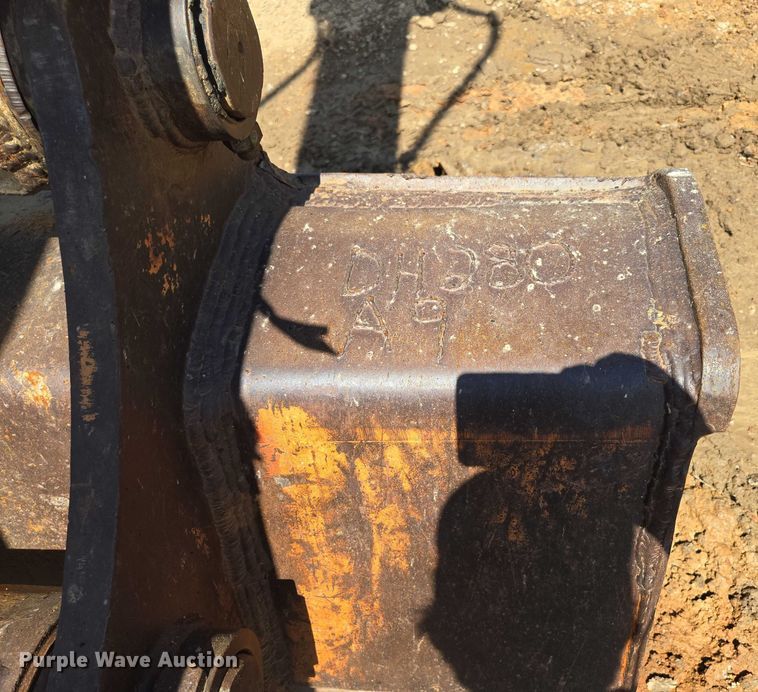 image for item ED2130 1998 Daewoo DH320 excavator