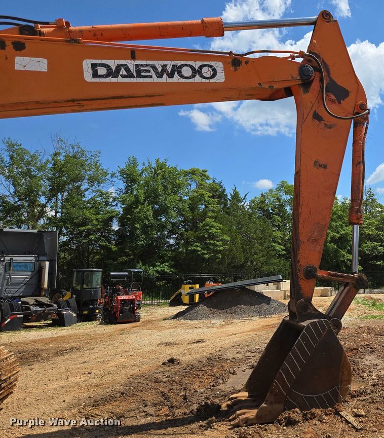 image for item ED2130 1998 Daewoo DH320 excavator