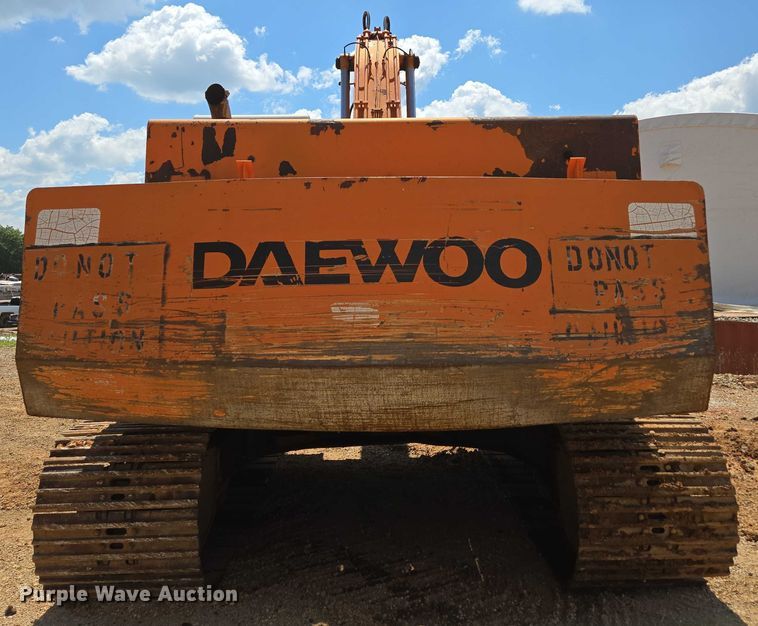 image for item ED2130 1998 Daewoo DH320 excavator