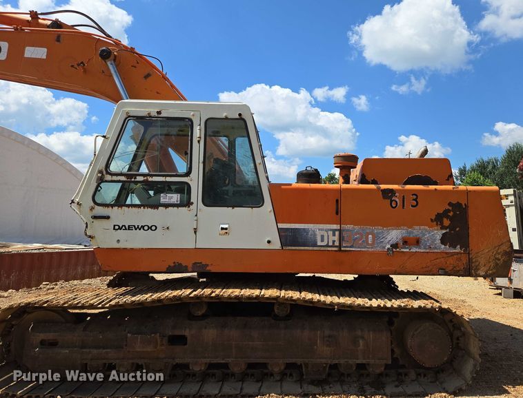 image for item ED2130 1998 Daewoo DH320 excavator
