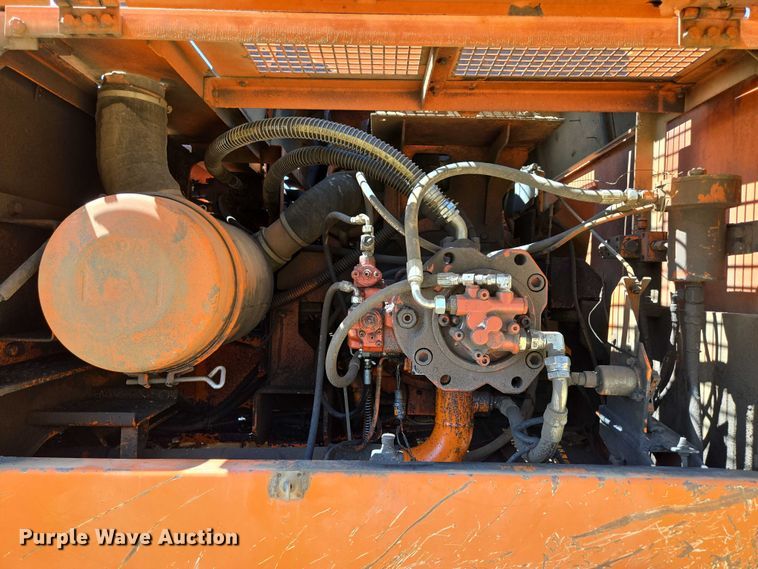 image for item ED2130 1998 Daewoo DH320 excavator