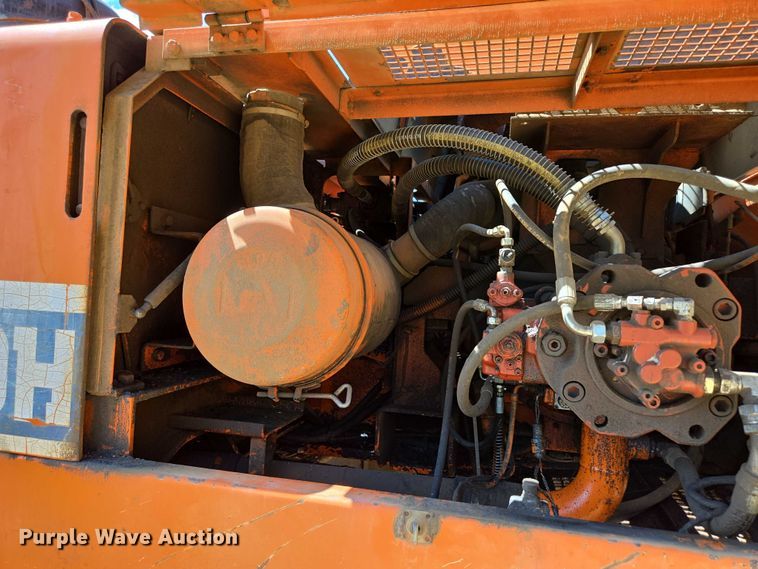 image for item ED2130 1998 Daewoo DH320 excavator