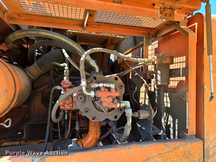 image for item ED2130 1998 Daewoo DH320 excavator