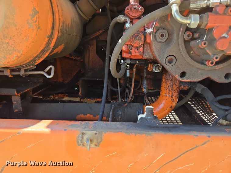 image for item ED2130 1998 Daewoo DH320 excavator