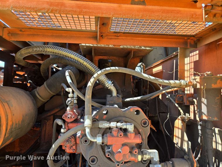 image for item ED2130 1998 Daewoo DH320 excavator