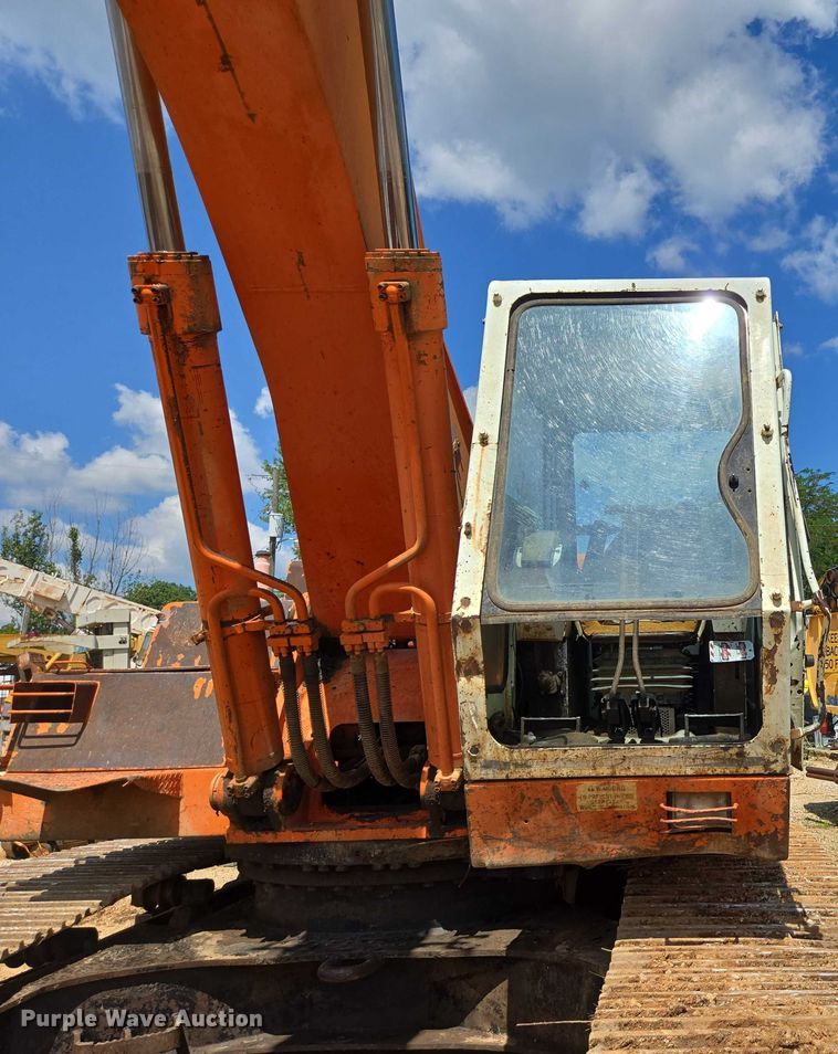 image for item ED2130 1998 Daewoo DH320 excavator