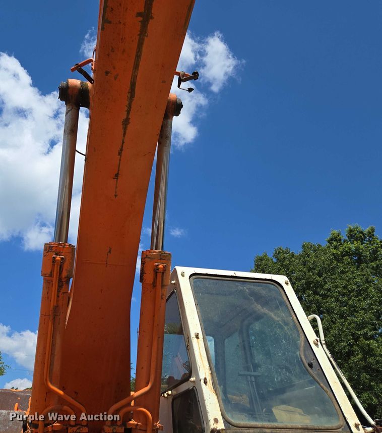 image for item ED2130 1998 Daewoo DH320 excavator