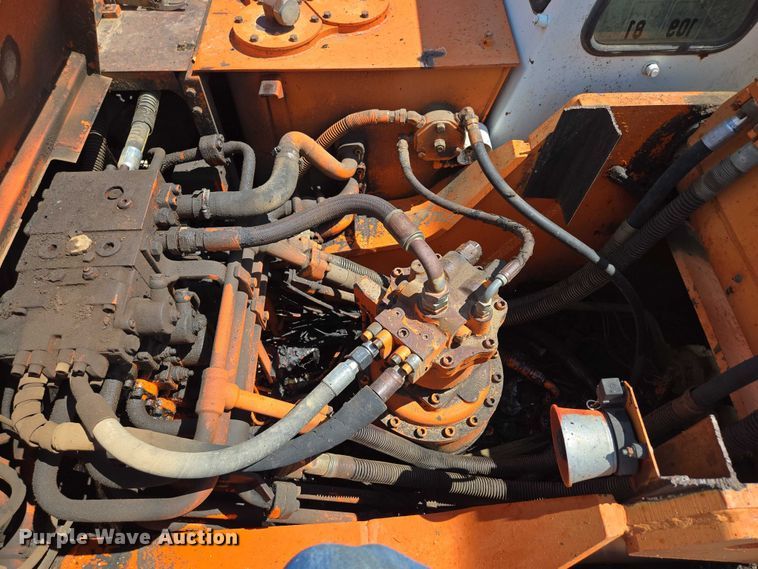 image for item ED2130 1998 Daewoo DH320 excavator