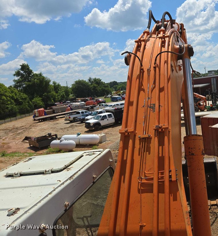 image for item ED2130 1998 Daewoo DH320 excavator