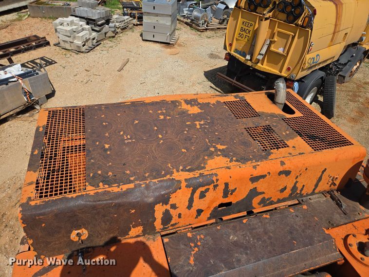 image for item ED2130 1998 Daewoo DH320 excavator