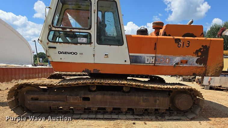 image for item ED2130 1998 Daewoo DH320 excavator