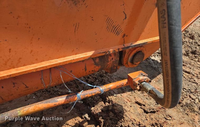 image for item ED2130 1998 Daewoo DH320 excavator