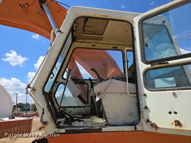 image for item ED2130 1998 Daewoo DH320 excavator