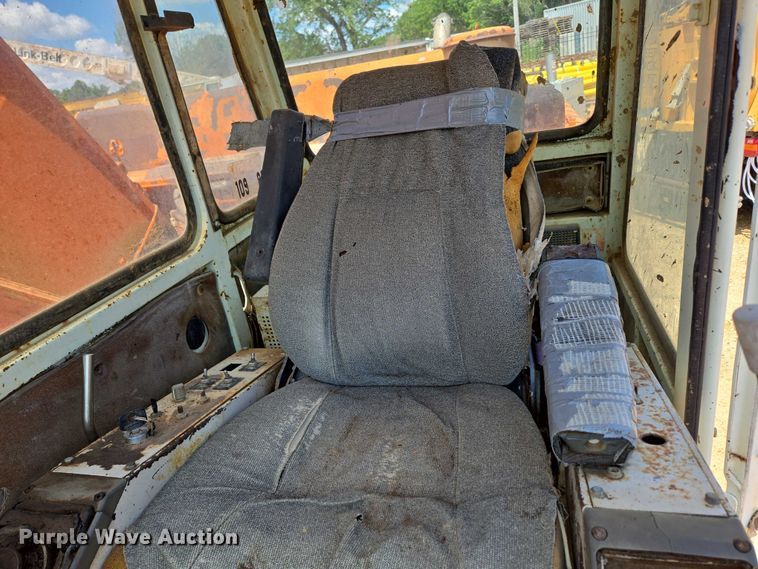 image for item ED2130 1998 Daewoo DH320 excavator