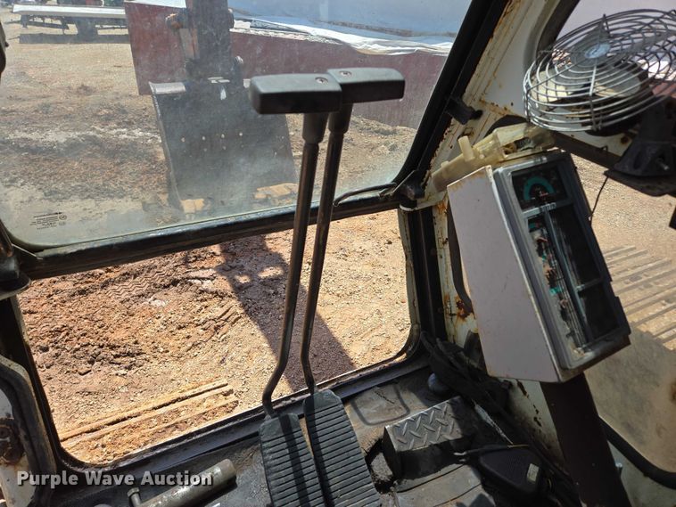 image for item ED2130 1998 Daewoo DH320 excavator